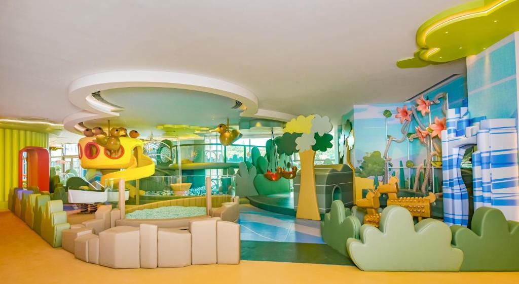 Bazén v ubytování Shangri-La Fuzhou nebo v jeho okolí