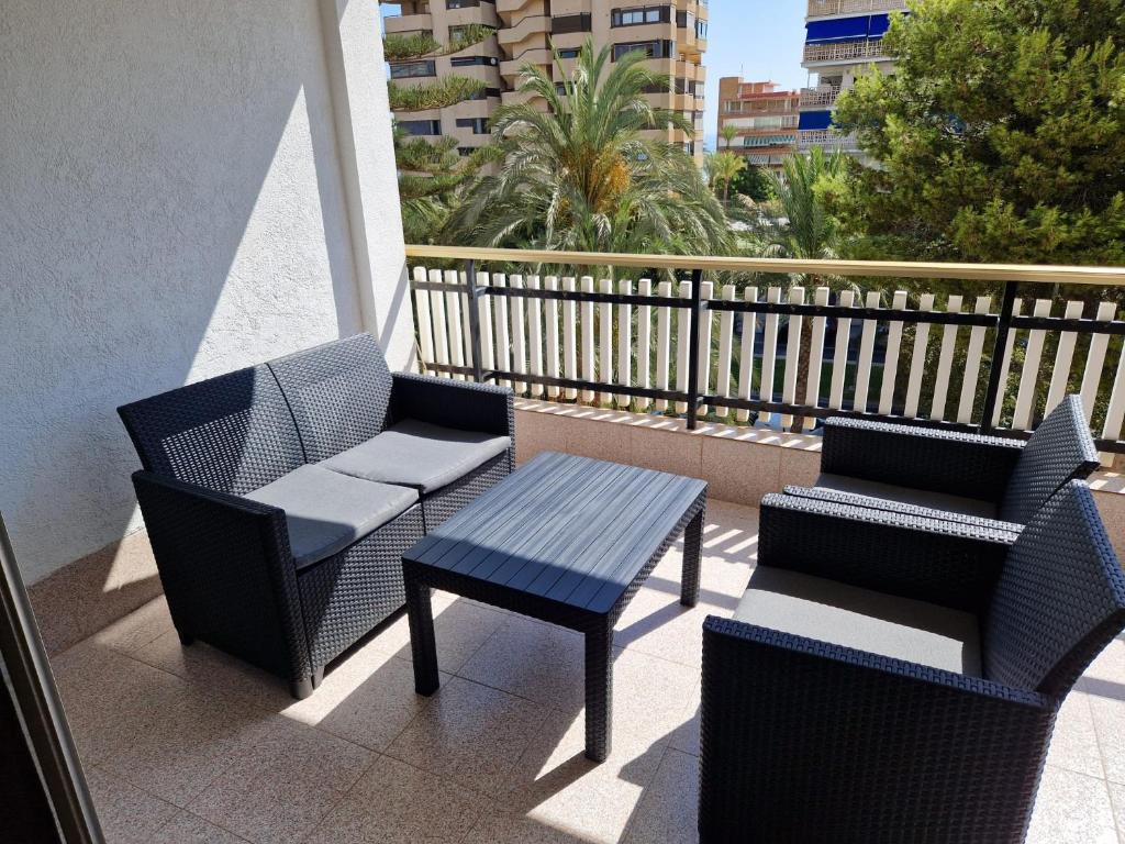 Luminoso apartamento reformado con gran terraza a 2 mins a pie de la playa de San Juan