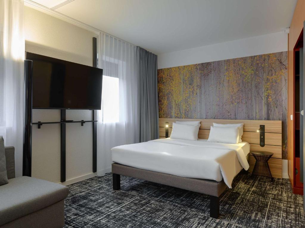 Postel nebo postele na pokoji v ubytování Novotel Suites München Parkstadt Schwabing