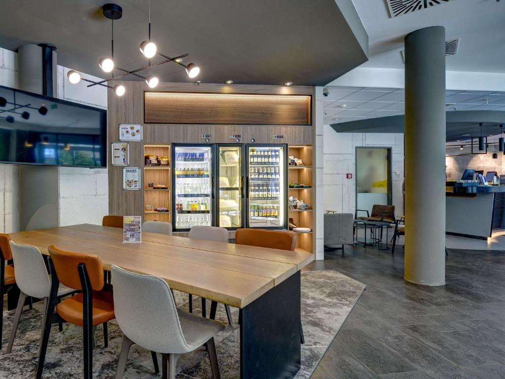TV a/nebo společenská místnost v ubytování Novotel Suites München Parkstadt Schwabing