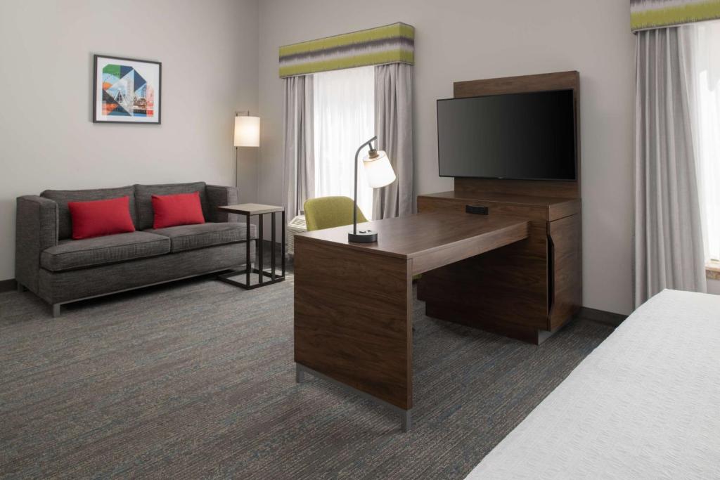 Hampton Inn and Suites Seattle - Airport / 28th Avenue - 