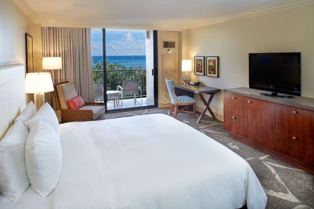 Hilton Hawaiian Village Waikiki Beach Resort - Diamond Head Tower King Room With Ocean View