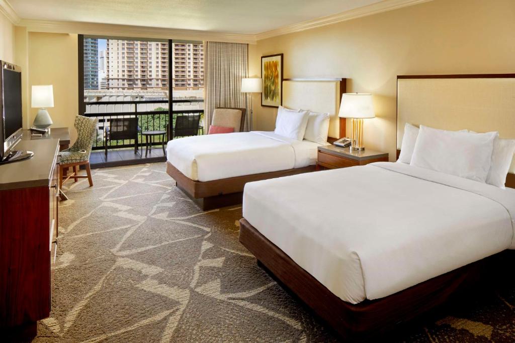Hilton Hawaiian Village Waikiki Beach Resort - Diamond Head Tower Double Room With Two Double Beds And Resort View