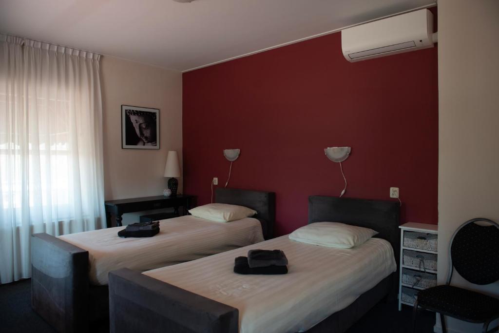 Postel nebo postele na pokoji v ubytování Hotel de Harmonie