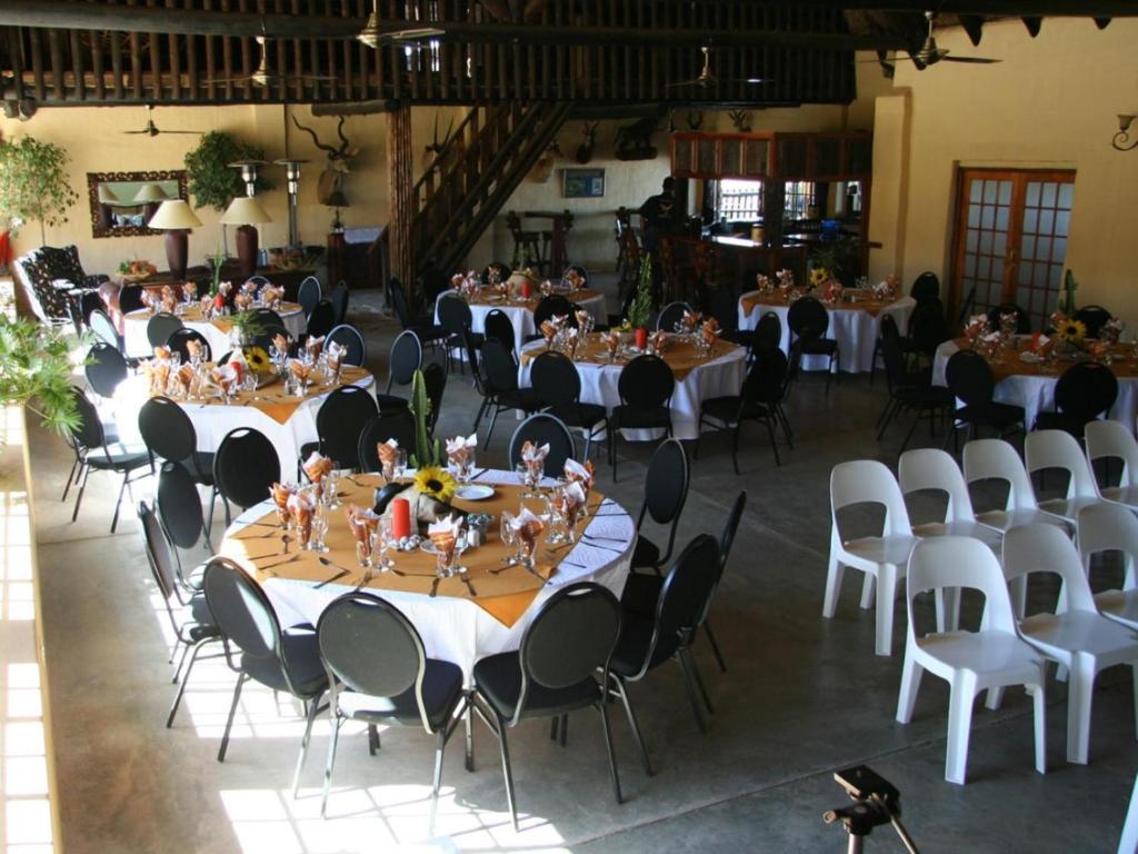 Restaurace v ubytování Thaba Tshwene Game Lodge