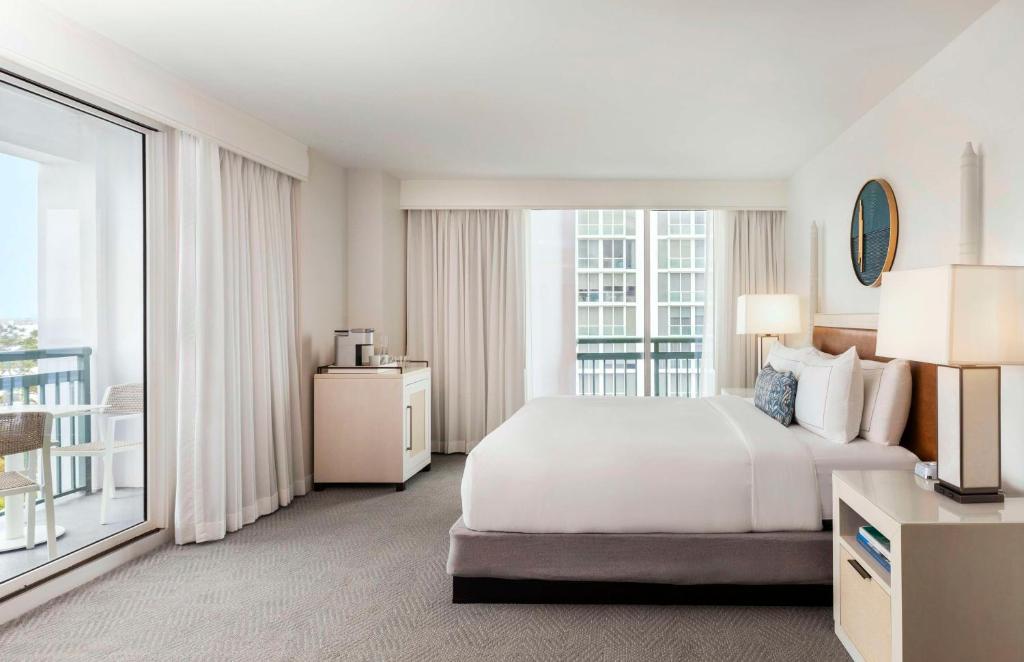 The Singer Oceanfront Resort, Curio Collection by Hilton - Chambre King Corner Standard Avec Vue