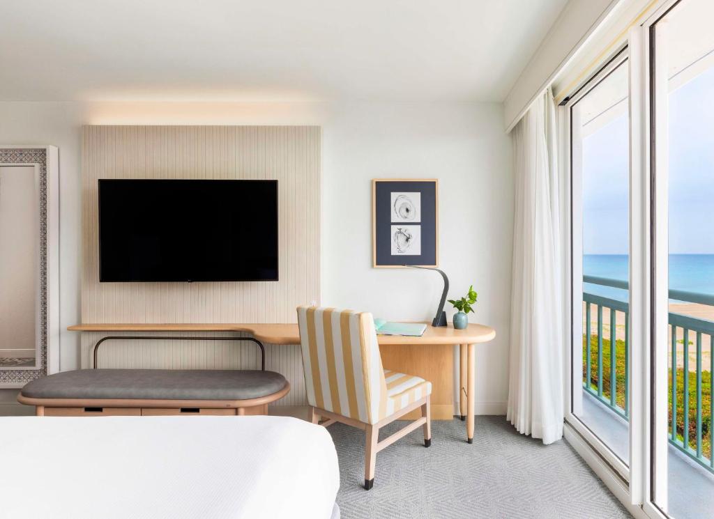 The Singer Oceanfront Resort, Curio Collection by Hilton - Chambre King Avec Vue Sur L'Océan
