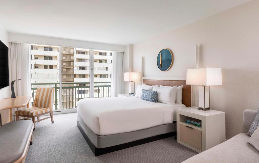 The Singer Oceanfront Resort, Curio Collection by Hilton - 