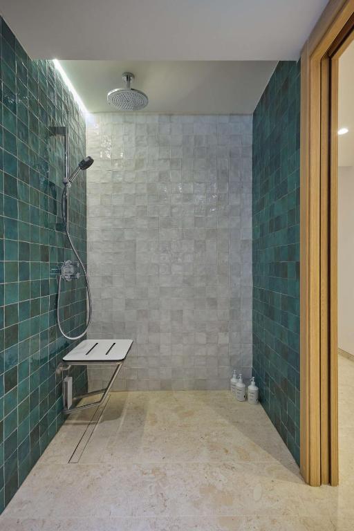 Cala San Miguel Hotel Ibiza, Curio Collection by Hilton, Adults only - Superior King Room - Mobilidad Accesible