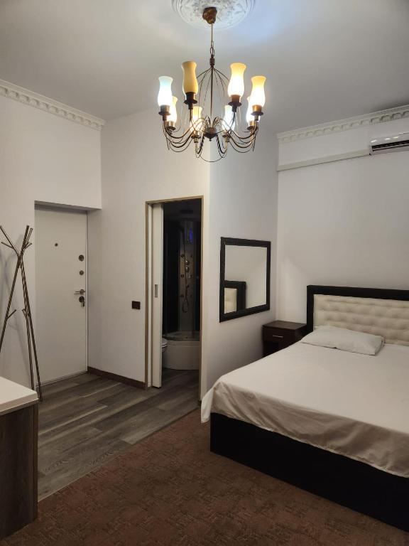 Postel nebo postele na pokoji v ubytování LuxInn