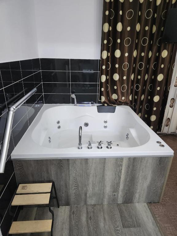 Koupelna v ubytování LuxInn