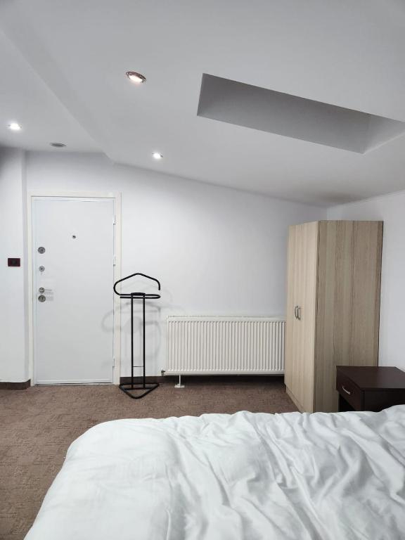 Postel nebo postele na pokoji v ubytování LuxInn