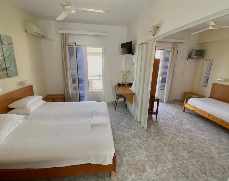 Postel nebo postele na pokoji v ubytování Florida Hotel & Apartments - Adults Only