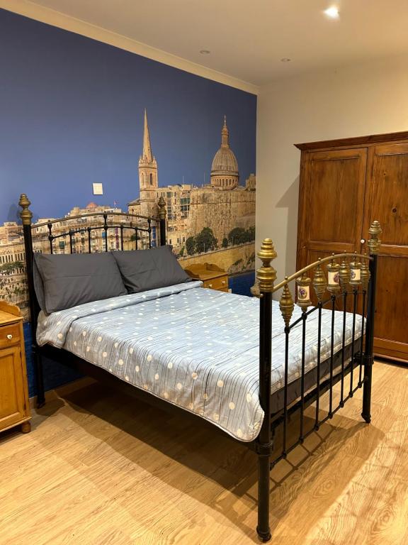 Postel nebo postele na pokoji v ubytování Valletta cozy room