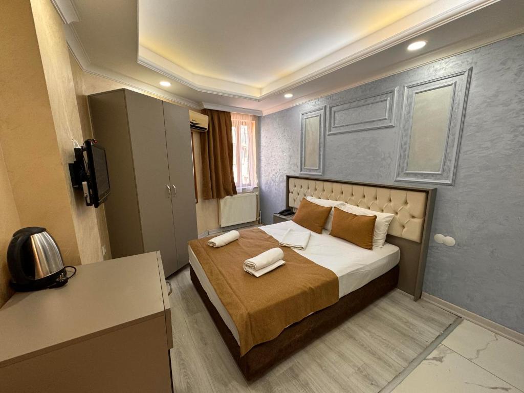 Giường trong phòng chung tại Grand Kybele Hotel