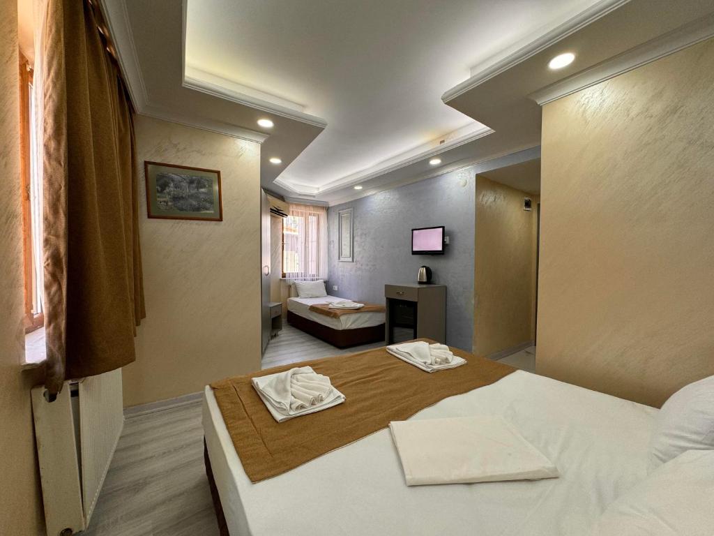 Giường trong phòng chung tại Grand Kybele Hotel