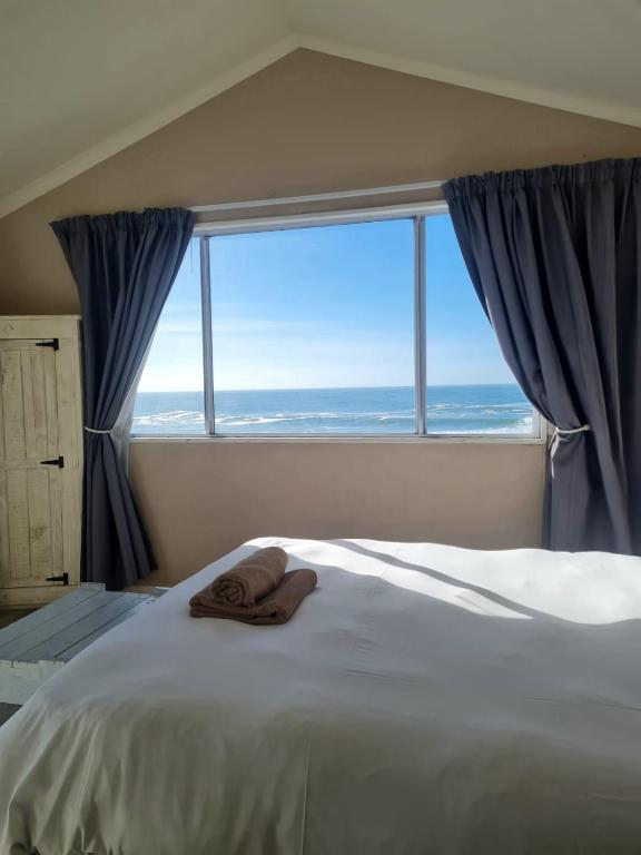 Point Village Accommodation - Laurie's House - Image 15