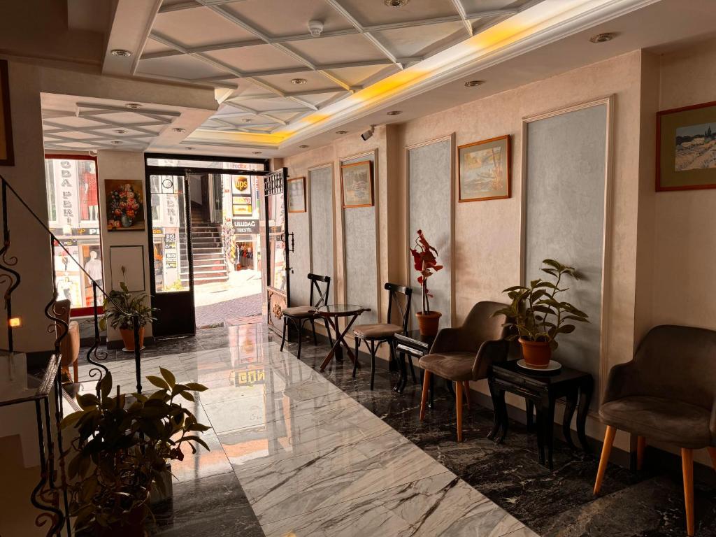 Khu vực ghế ngồi tại Grand Kybele Hotel
