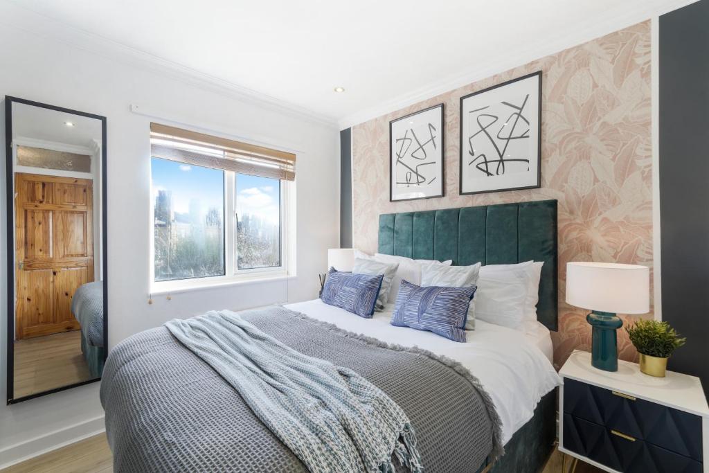40 percent off! - Delightful Abode in London - Garden - Two-Bedroom House