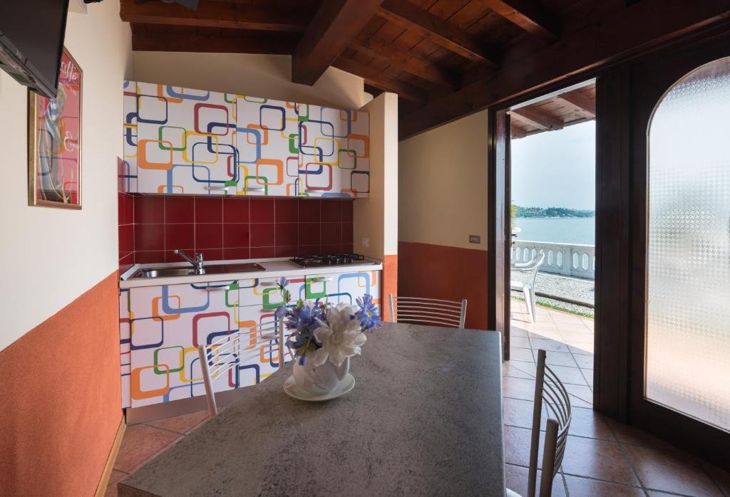 VILLA GARUTI VILLAGE - Apartamento De Dos Dormitorios Con Vistas Al Lago