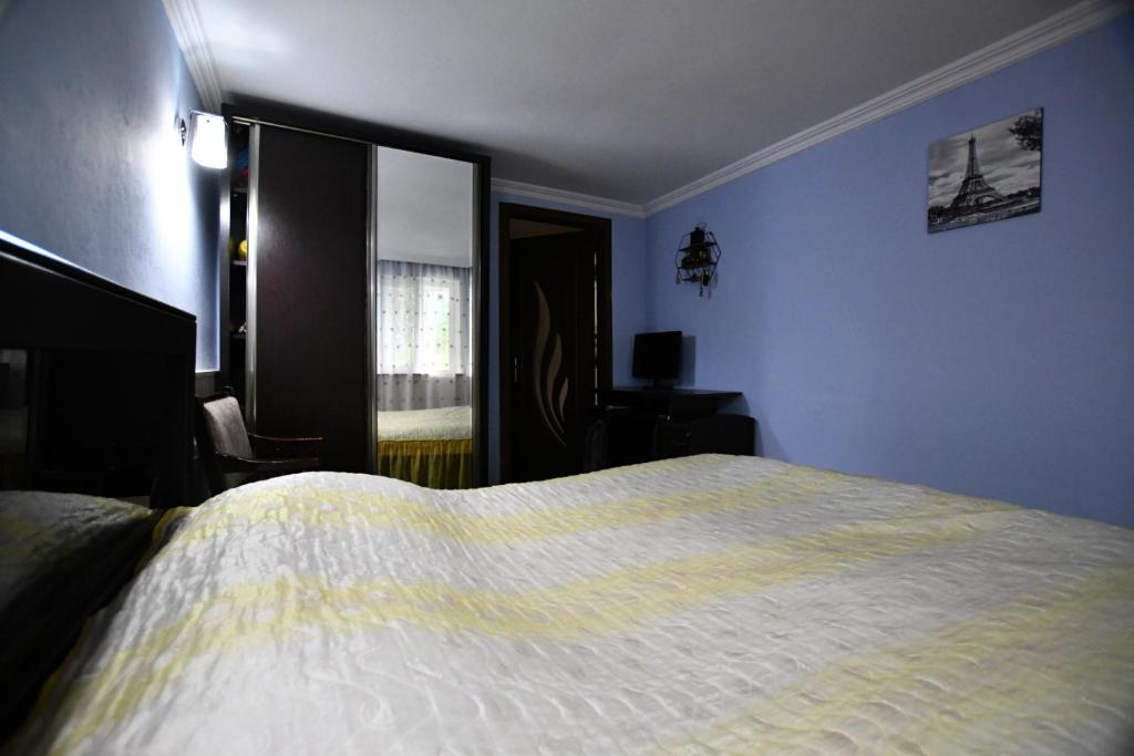 Magdan house - Double Room With Park View