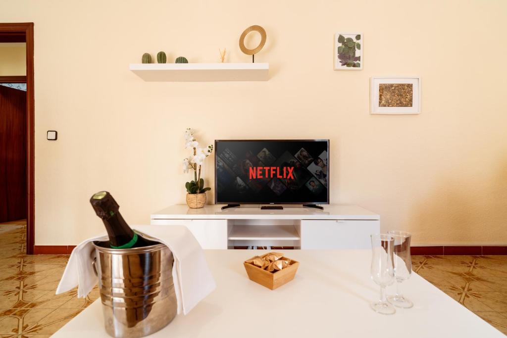 Televízia a/alebo spoločenská miestnosť v ubytovaní Sea Life Salou Apartment