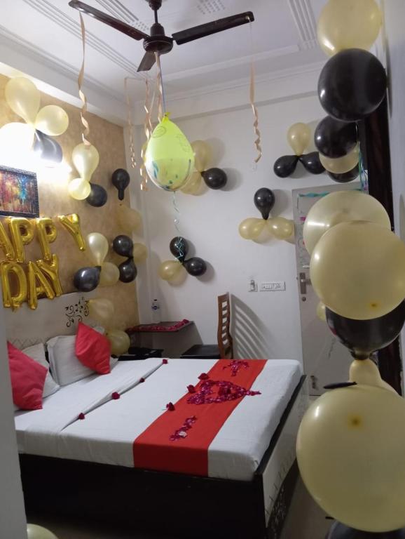 Postel nebo postele na pokoji v ubytování GRT Residency Hotel