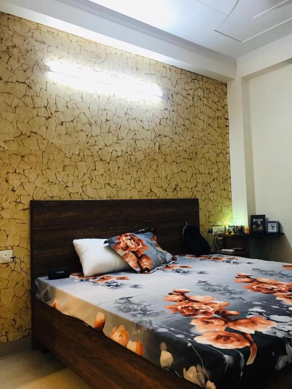 Postel nebo postele na pokoji v ubytování GRT Residency Hotel