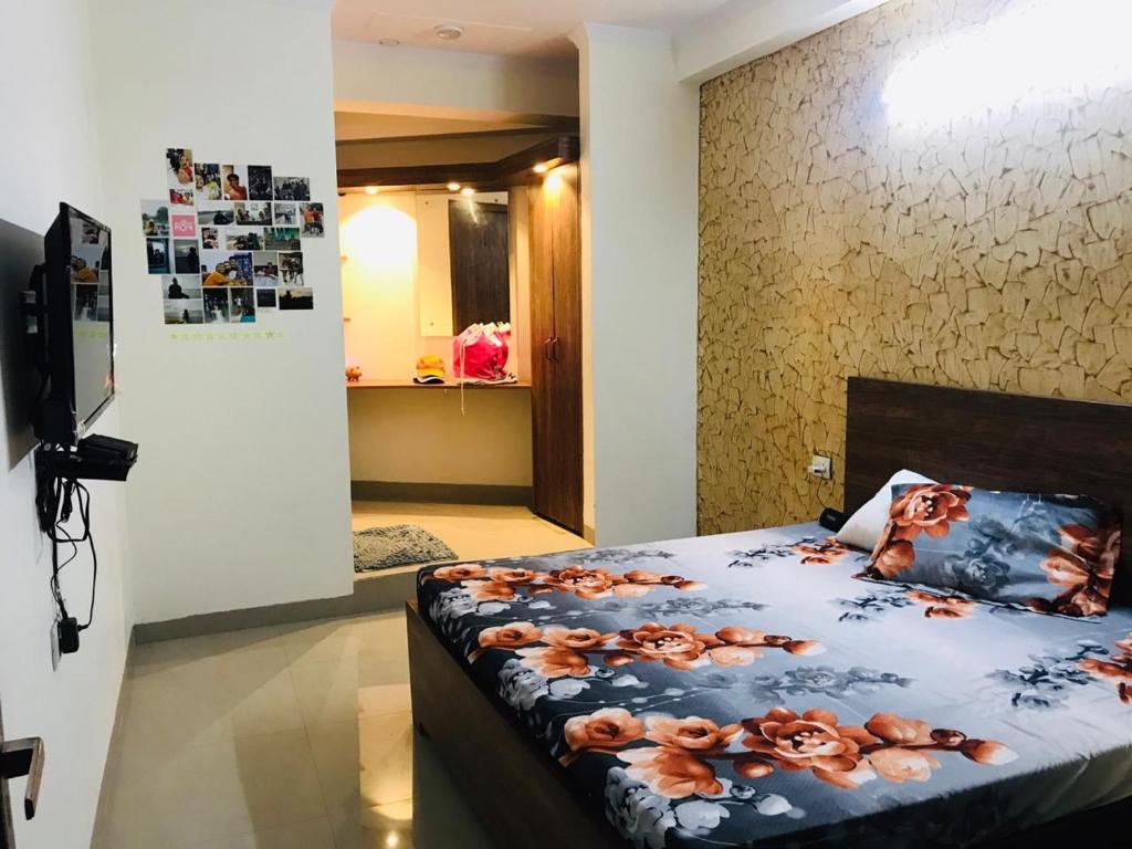 Postel nebo postele na pokoji v ubytování GRT Residency Hotel