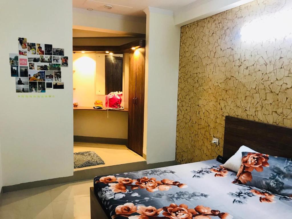 Postel nebo postele na pokoji v ubytování GRT Residency Hotel