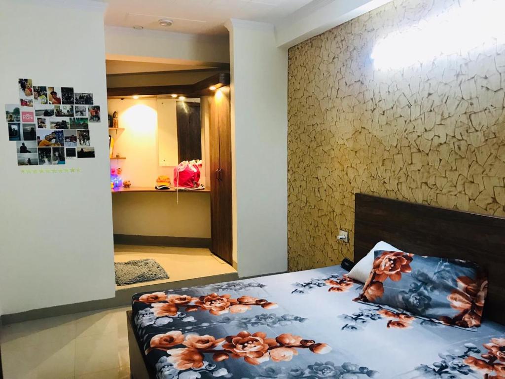 Postel nebo postele na pokoji v ubytování GRT Residency Hotel