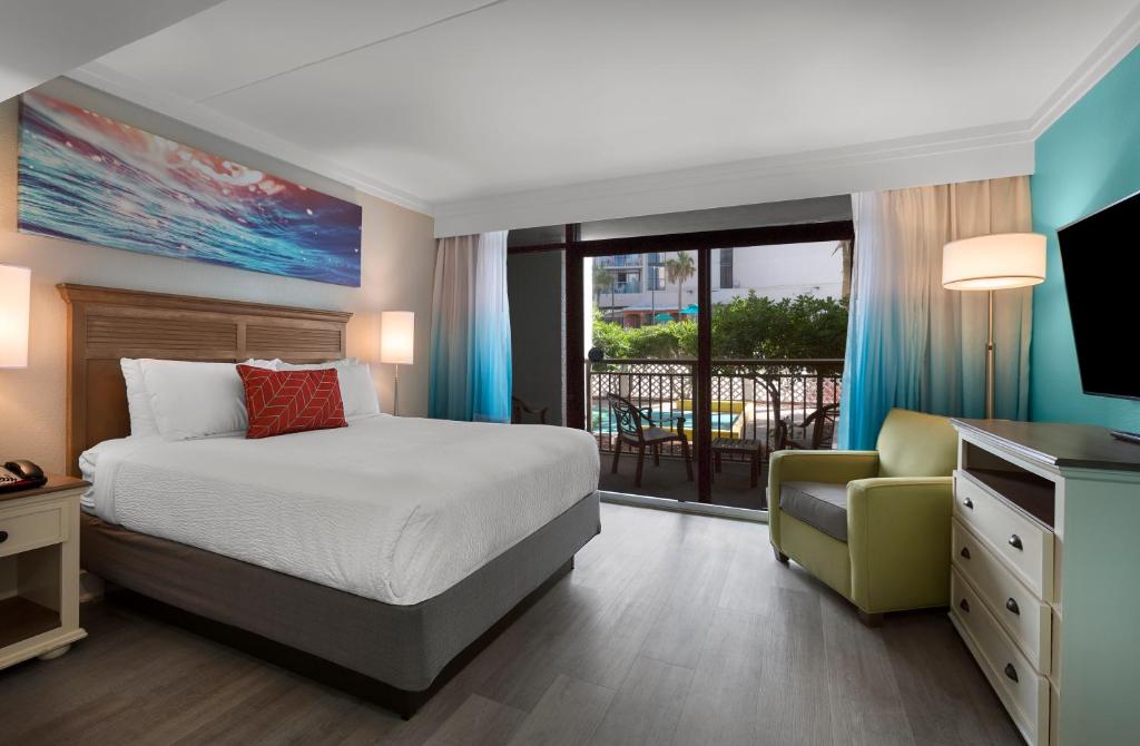 Grande Cayman Resort - Resort View Jr Suite