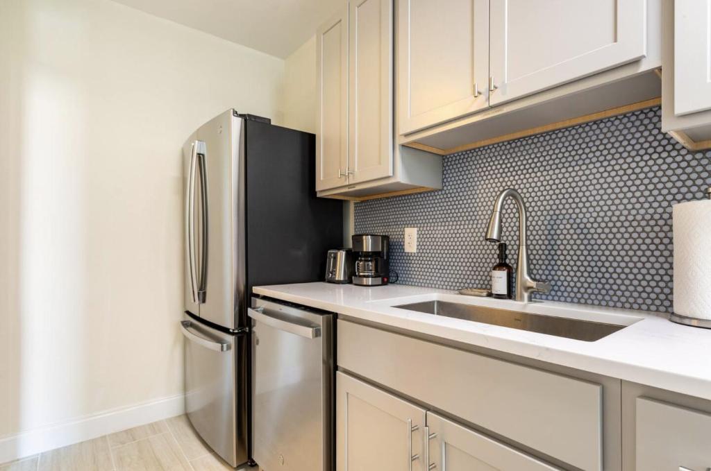 Kuchyň nebo kuchyňský kout v ubytování Dreamy 2BR in Downtown Princeton