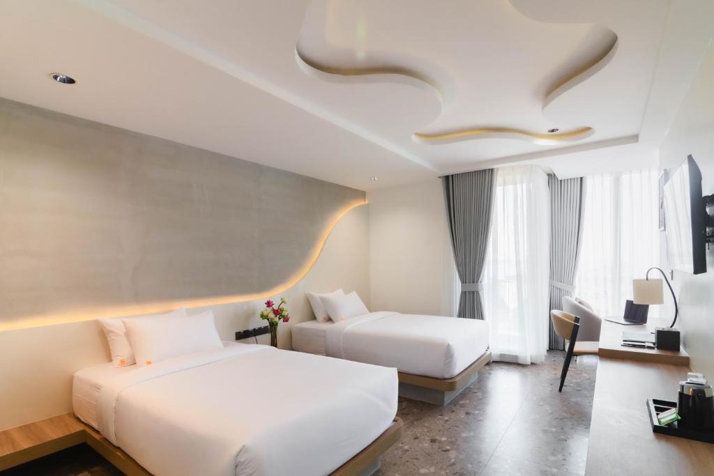 Postel nebo postele na pokoji v ubytování Chaiya Palace Hotel