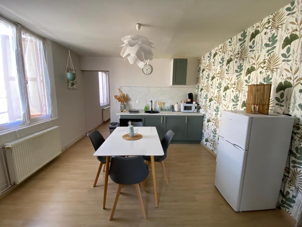 Kuchyň nebo kuchyňský kout v ubytování Copines'House