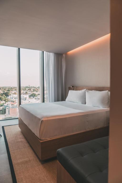 Postel nebo postele na pokoji v ubytování AKEN MIND Mérida Hotel