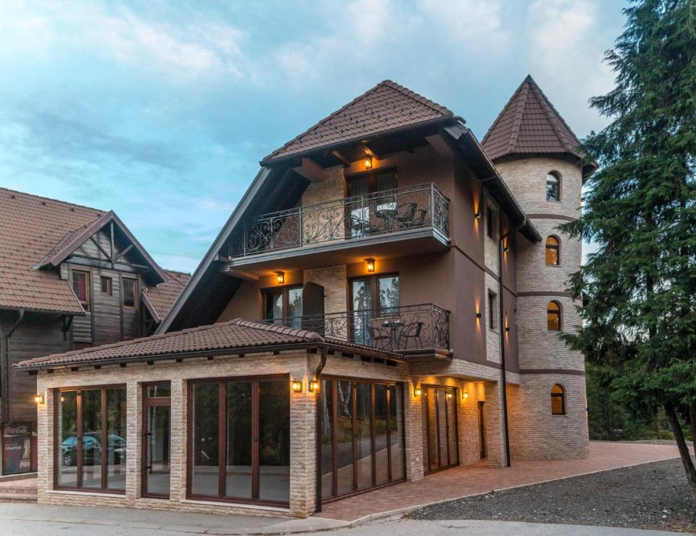 Budova, kde se aparthotel nachází