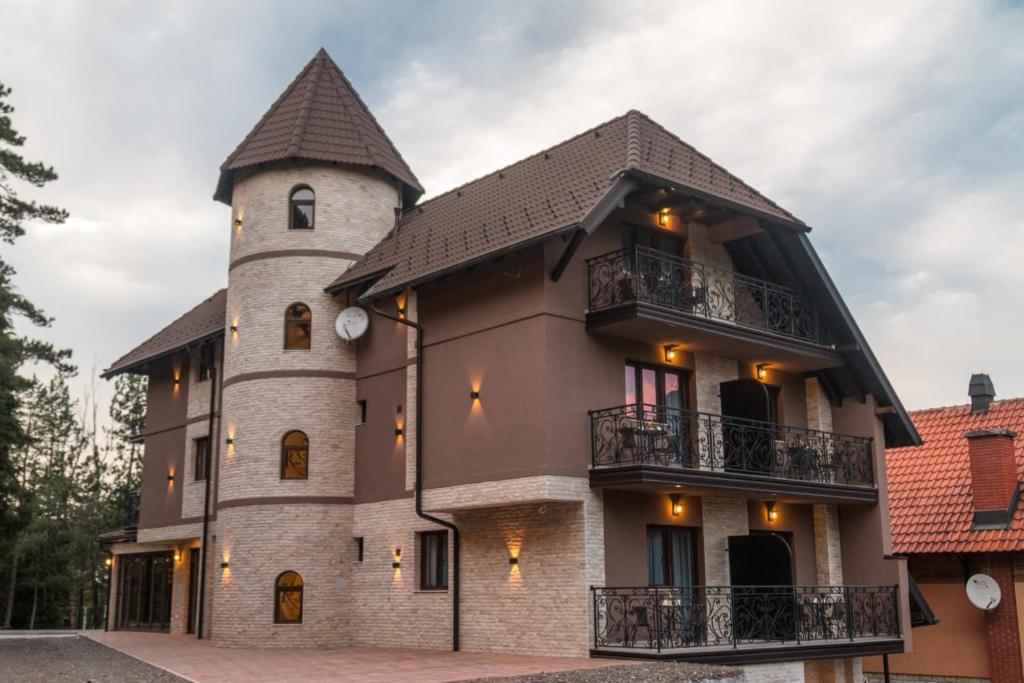 Budova, kde se aparthotel nachází