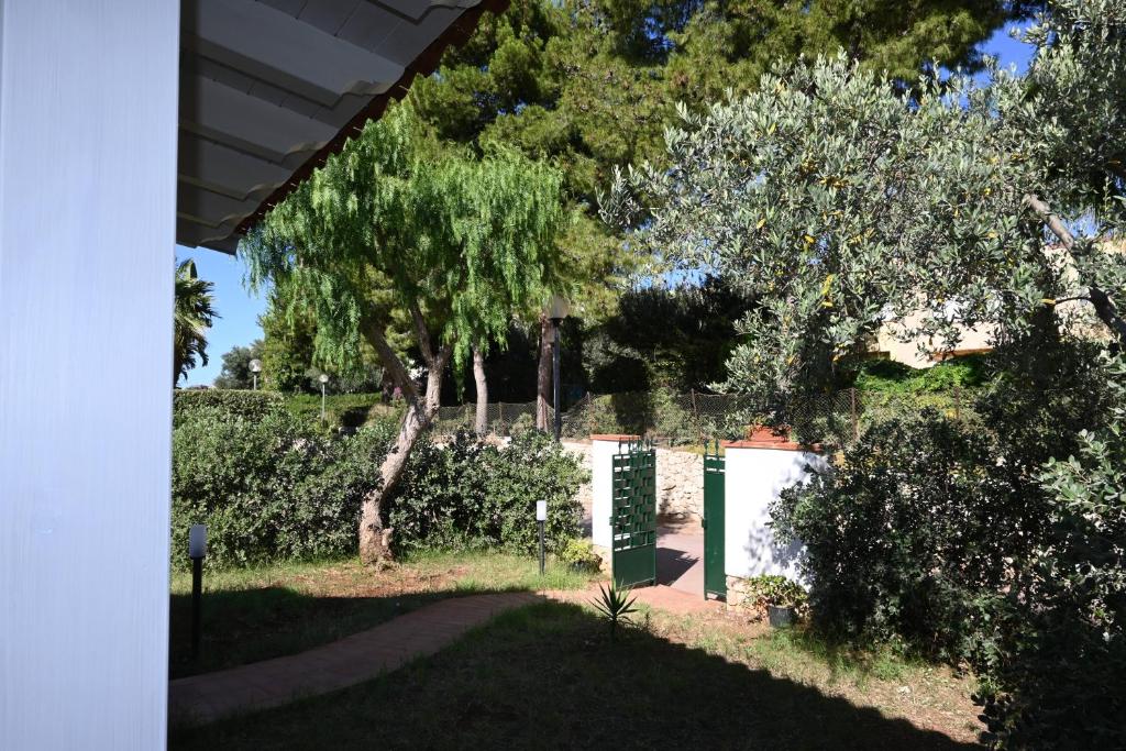 Vonkajšia záhrada v ubytovaní Chalet Calarossa