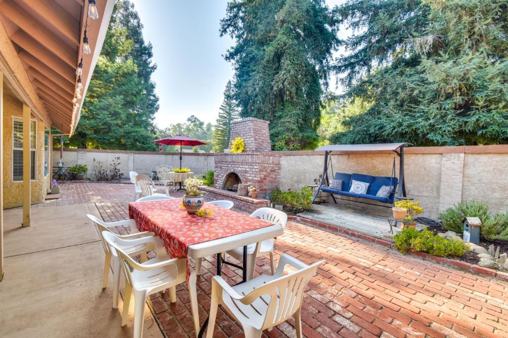 Galería fotográfica de 1 Mi to Applegate Park Zoo Pet-Friendly Home en Merced