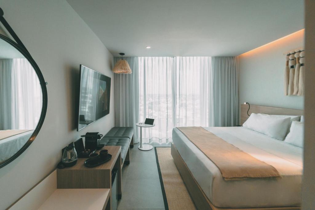Crowne Plaza Merida by IHG - 市景高级角房特大号床间 - 高层