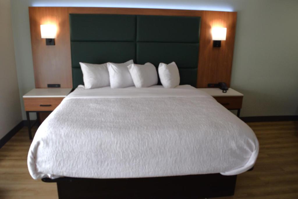 Wingate by Wyndham Parkersburg-Vienna - Habitación Con Cama Extragrande - No Fumadores