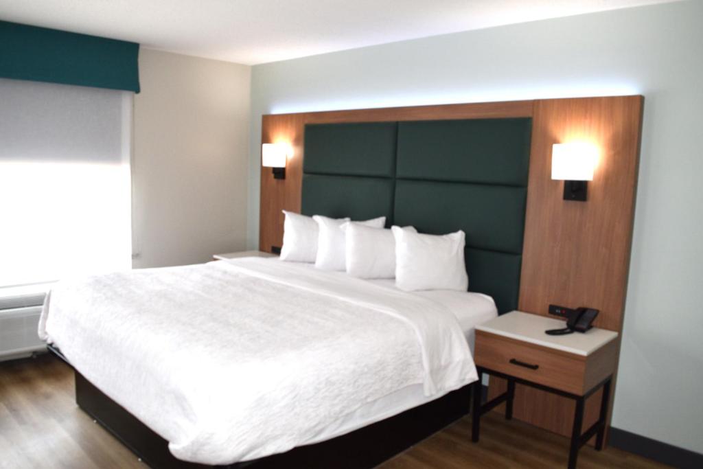 Wingate by Wyndham Parkersburg-Vienna - One-Bedroom Deluxe King Suite - Non-Smoking