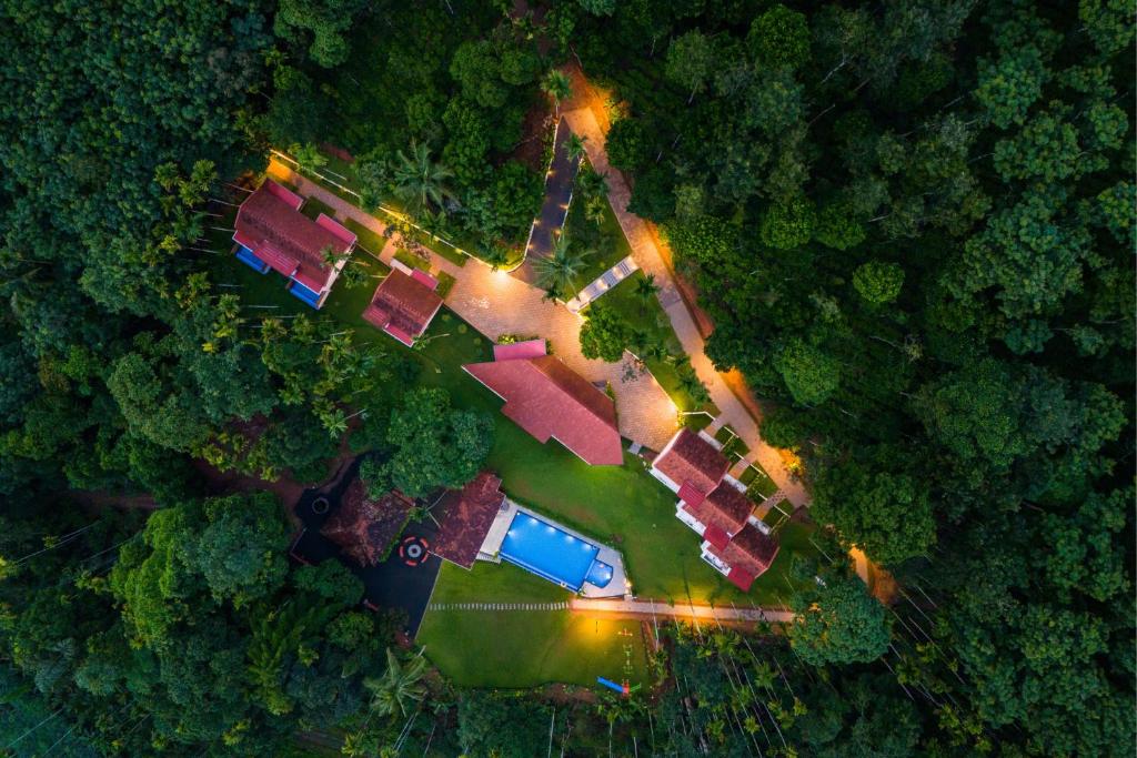 Letecký snímek ubytování Theyila Wayanad Premium Pool Resort