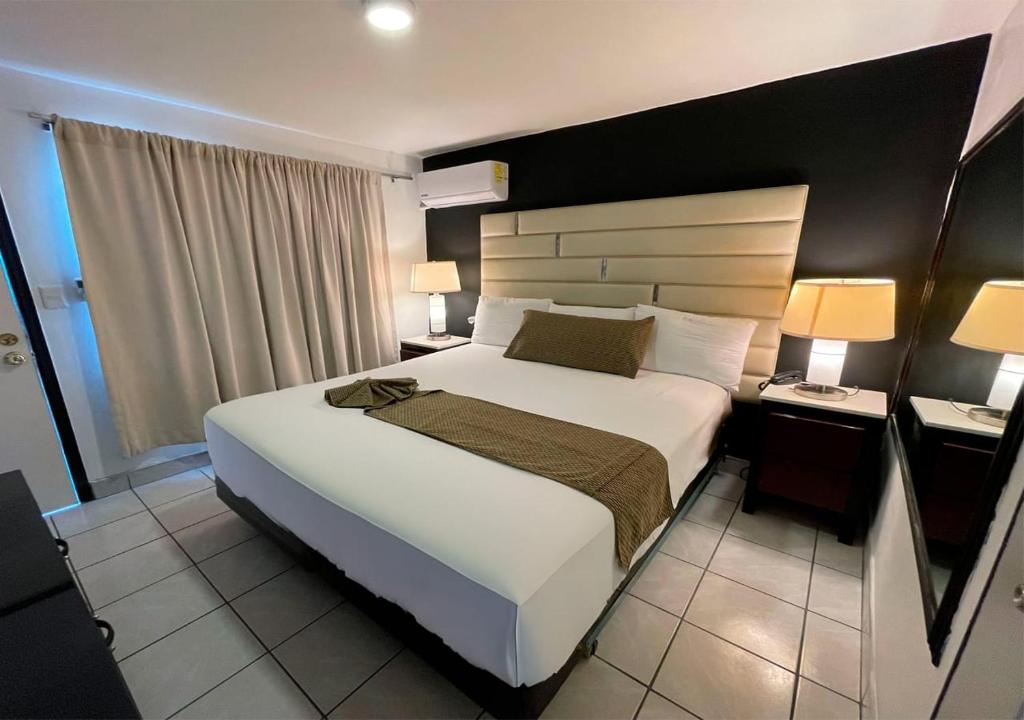 Postel nebo postele na pokoji v ubytování Hotel Guillen