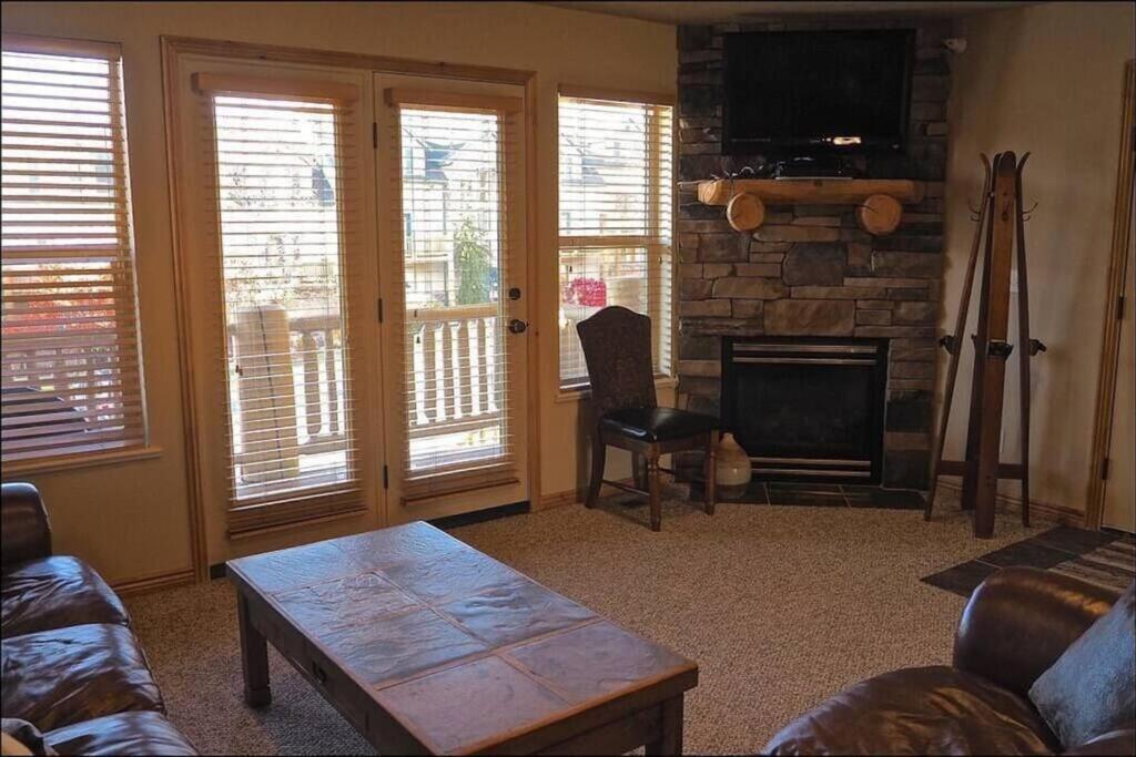 Χώρος καθιστικού στο Eden Mountain Retreat