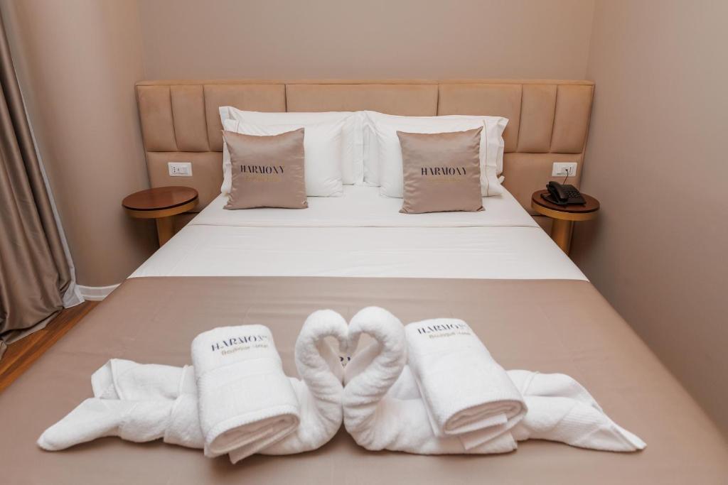 Postel nebo postele na pokoji v ubytování Harmony Boutique Hotel