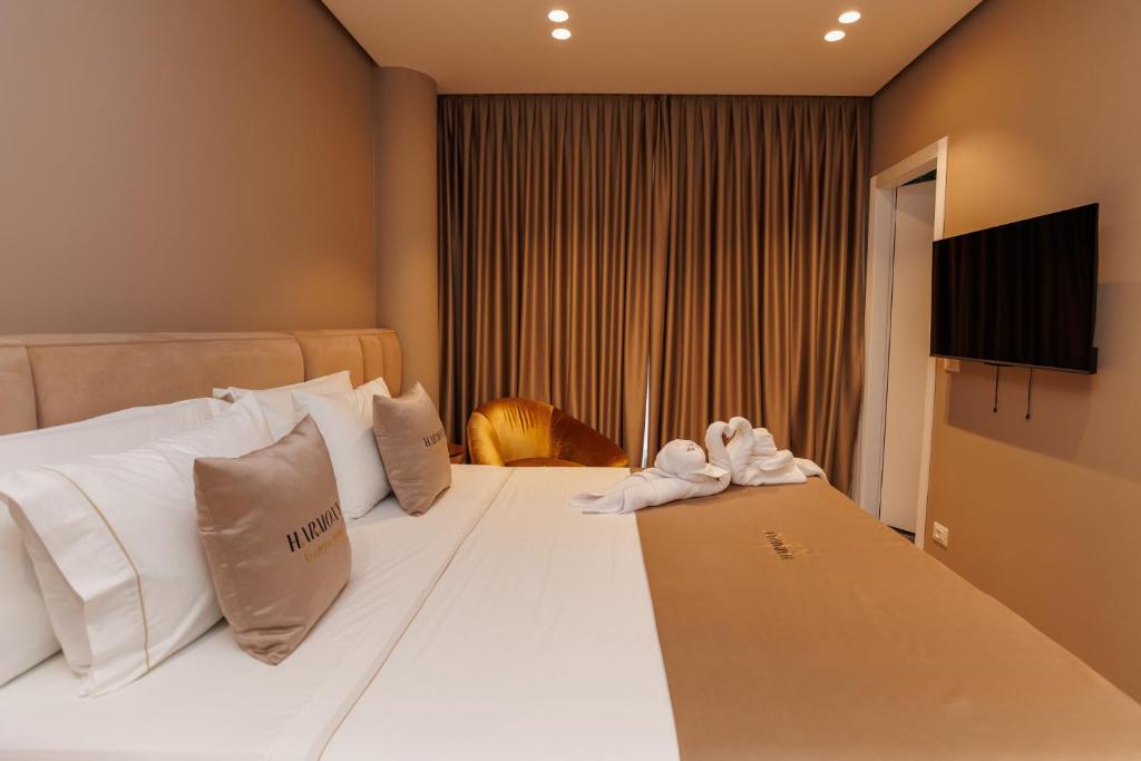 Postel nebo postele na pokoji v ubytování Harmony Boutique Hotel