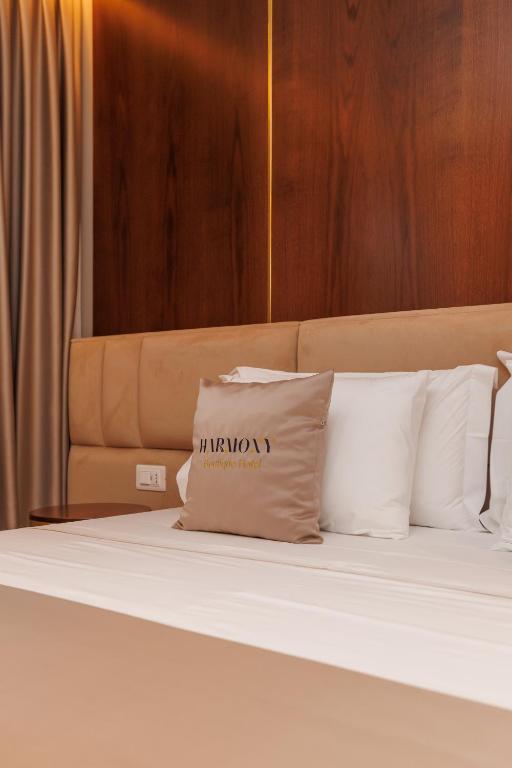 Postel nebo postele na pokoji v ubytování Harmony Boutique Hotel