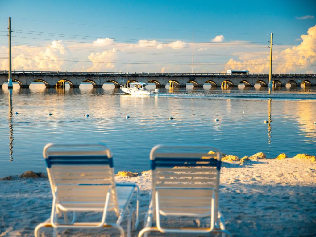 Výhled na řeku, která protéká v blízkosti hotelu